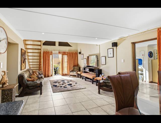 5 BEDROOM HOUSE FOR SALE IN BARBEQUE DOWNS